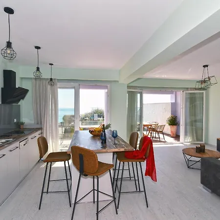 Beachfront - Pool Vila *