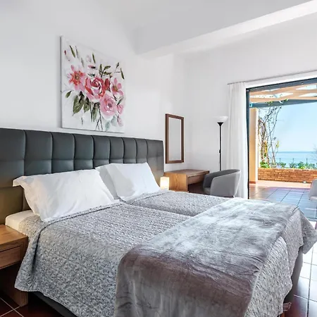 Beachfront - Pool 巴尔巴蒂