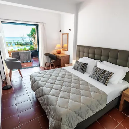 Beachfront - Pool 巴尔巴蒂