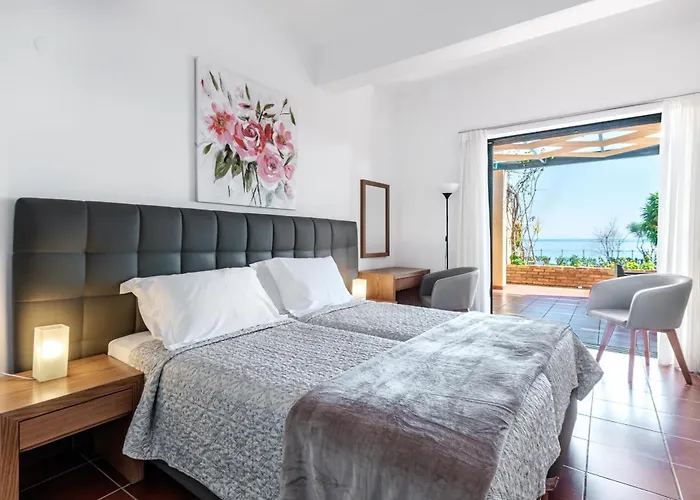 Beachfront - Pool 바바티