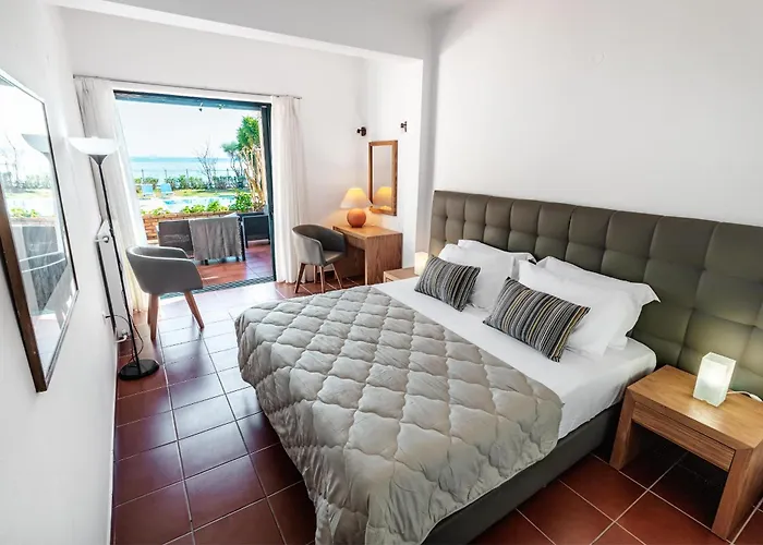 Beachfront - Pool 바바티