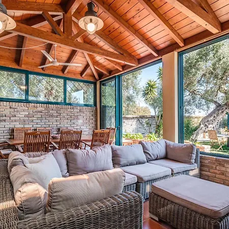 Beachfront - Pool * בארבאטי