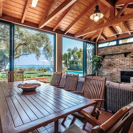 Beachfront - Pool